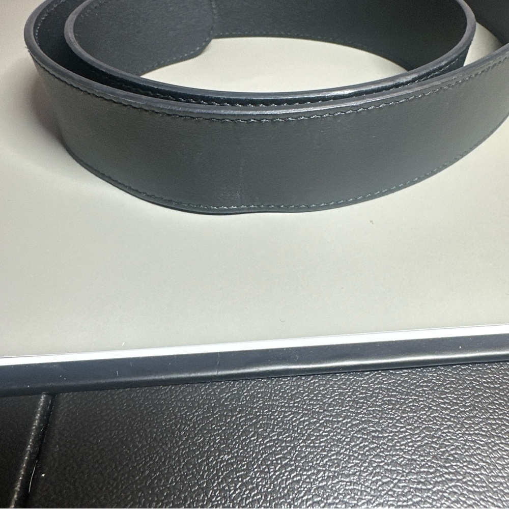 Gorgeous Gucci Black Leather Belt with Iridescent Crystal Buckle. - Picture 4 of 11